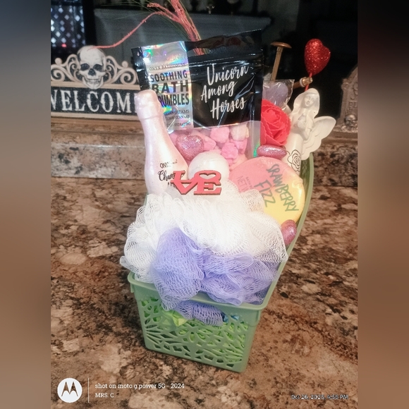 Luxurious Bath & Body Gift Set - Green Pamper Me - Picture 9 of 14